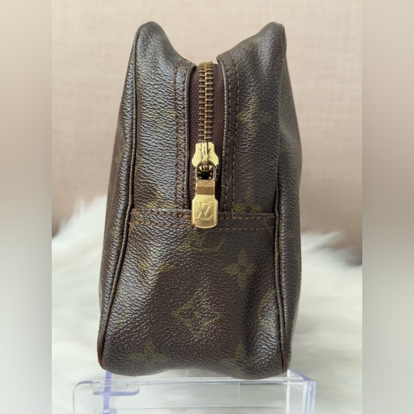 LOUIS VUITTON Monogram Trousse 28 - Picture 5 of 9